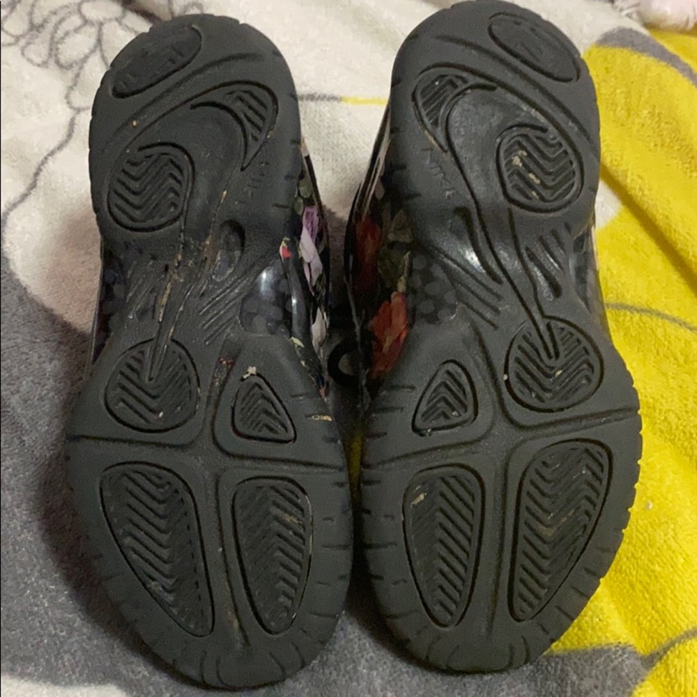 Shoes - Picture 3 of 7